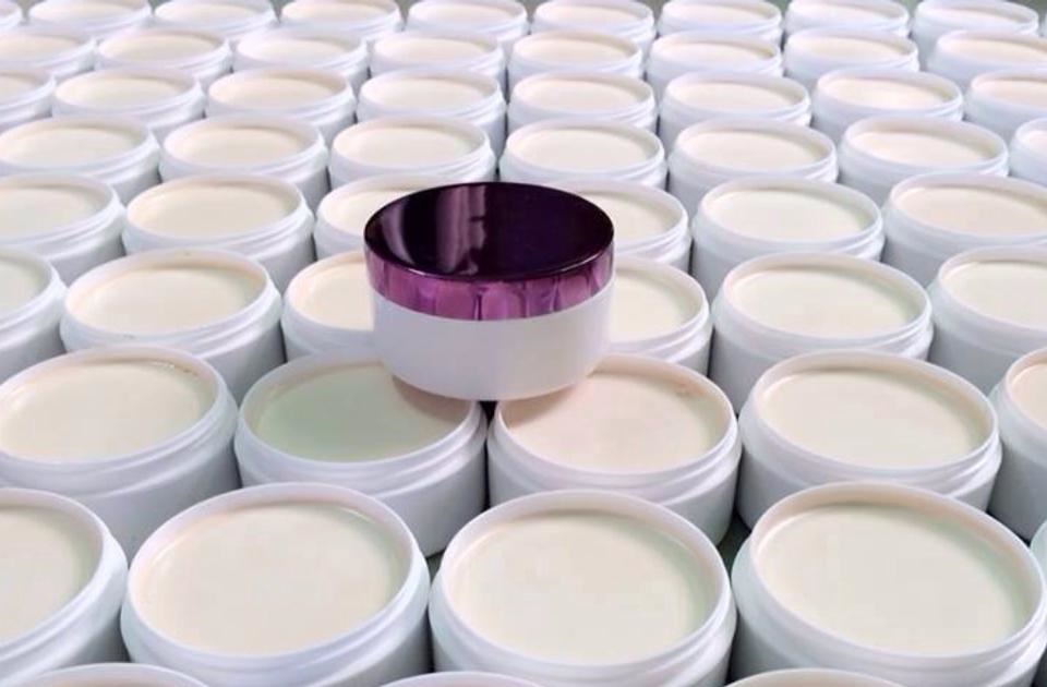 Lại Kem Trộn: Kem Cốt, Kem Ủ Trắng Da Là Anh Em Một Nhà